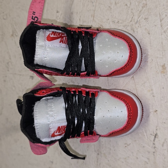 Unisex 4.5 inch Sneaker Keychain Pair - Red/White - Picture 3 of 5
